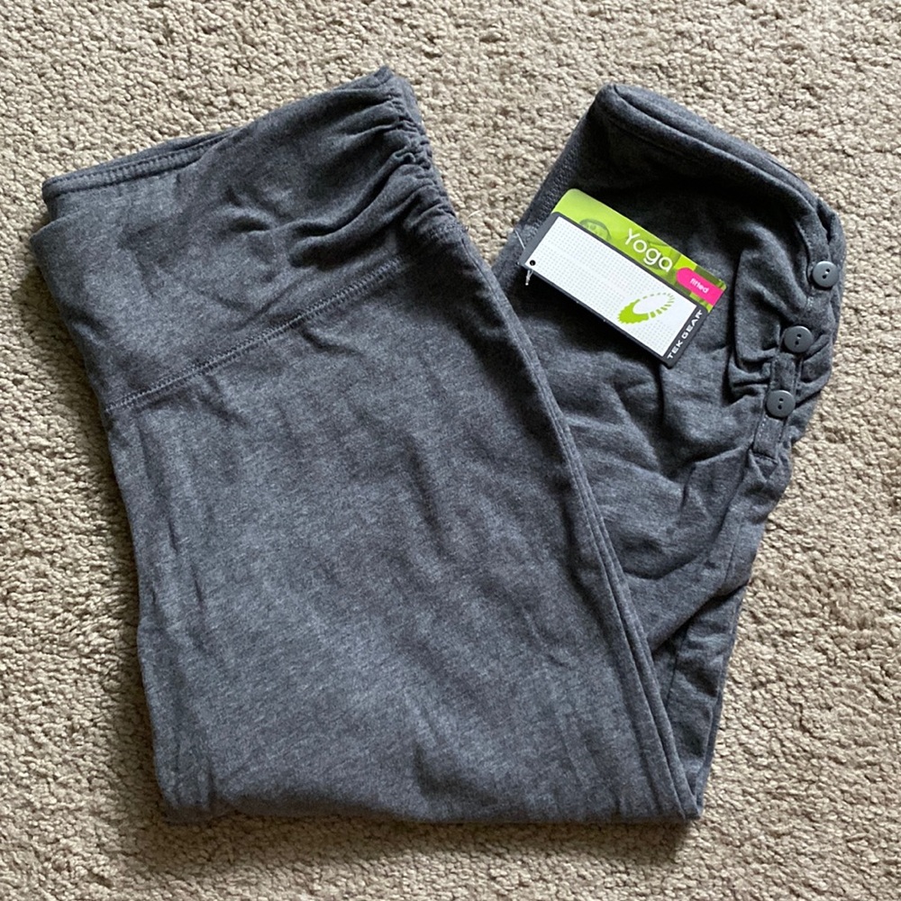 Tek Gear Yoga leggings with ruching and side buttons